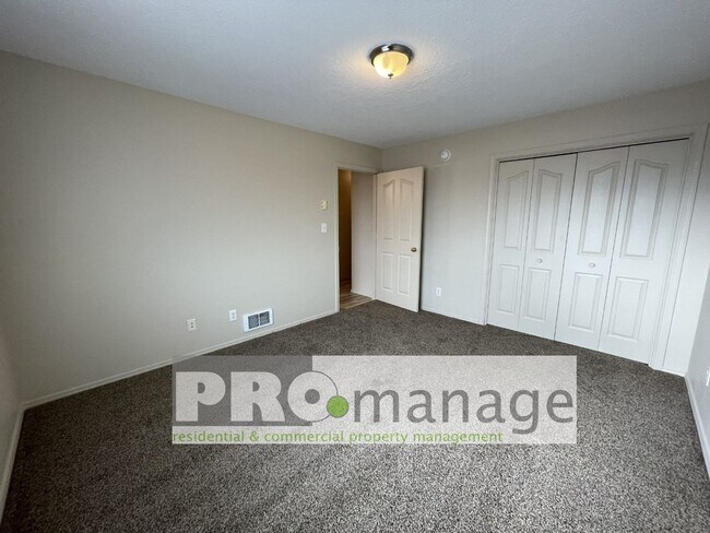 Building Photo - 2592 Prospect Dr