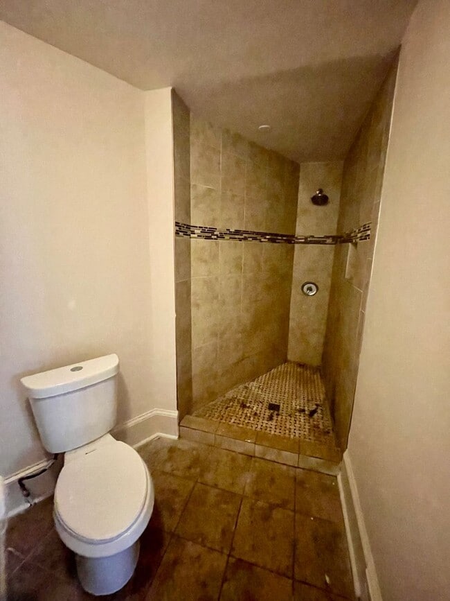 Building Photo - Ranch Style 3 Bedroom 2 Bath and 2 car gar...