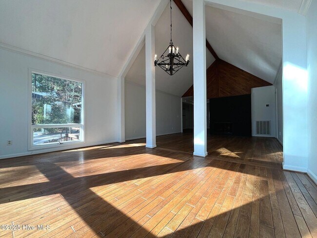 Building Photo - 7 Ash Ct