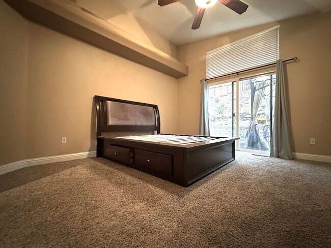 Building Photo - Gorgeous 4 Bed, 2 Bath in Shadow Lakes with SOLAR!