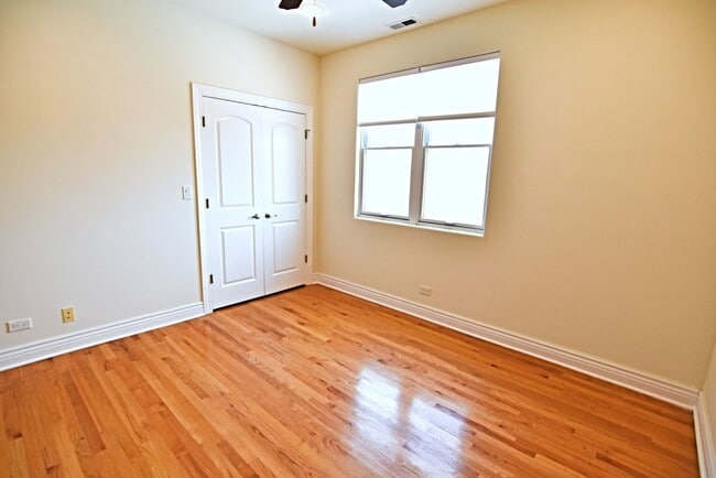 Building Photo - 5140 N Clark St
