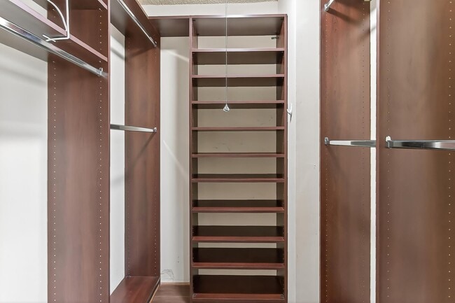 Building Photo - Martha Custis 319_