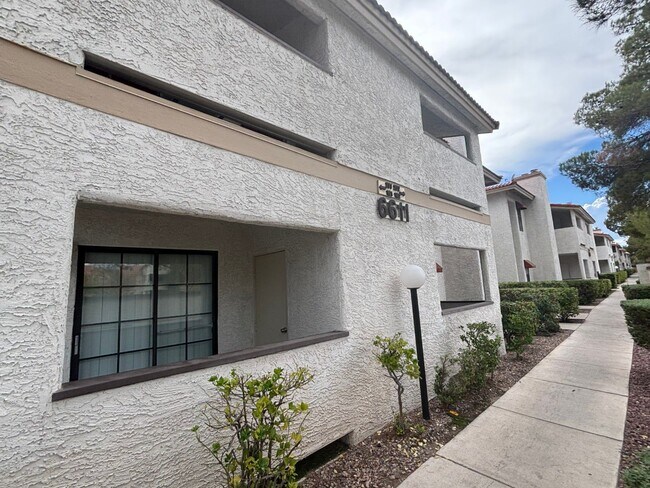 Building Photo - 2 Br/2 Ba. Condo on 2nd fl.