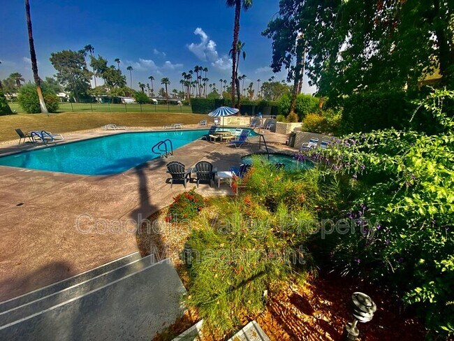 Building Photo - 5300 E Waverly Dr