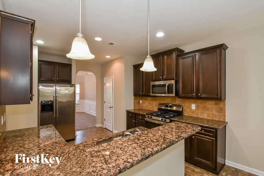 Building Photo - 6709 Oak Hill Pl