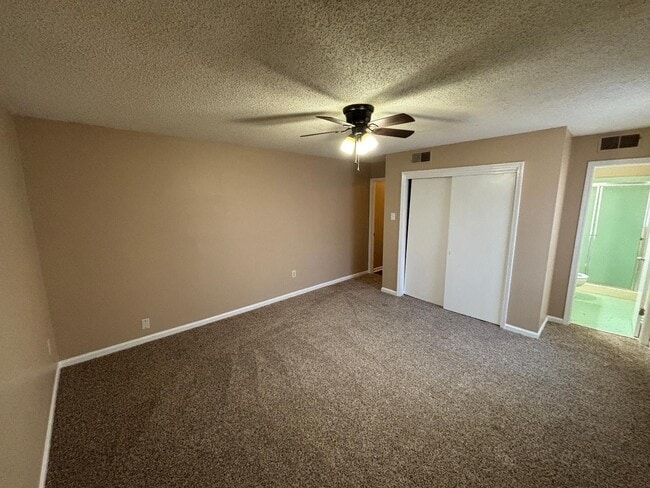 Building Photo - 6810 Sycamore Hill Dr