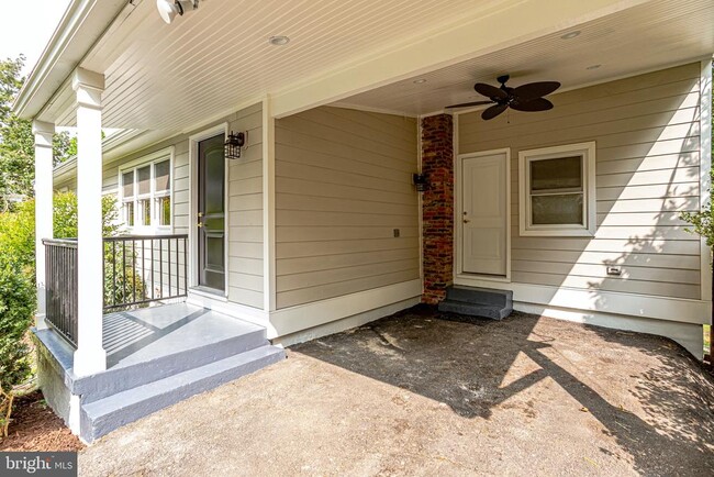 Building Photo - 8424 Hayden Ln