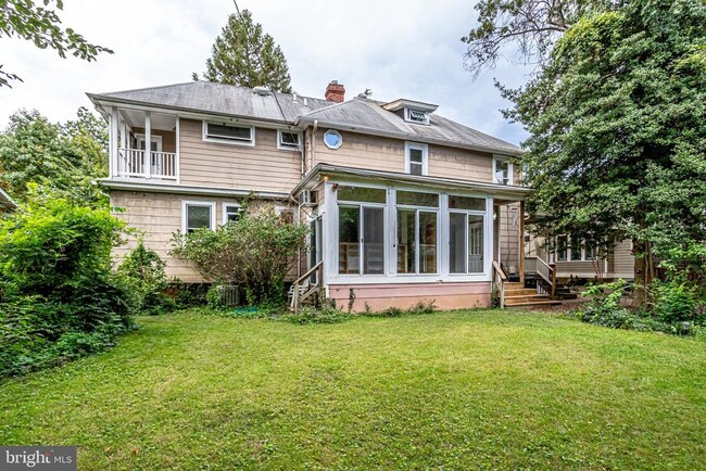 Building Photo - 1509 N Garfield St