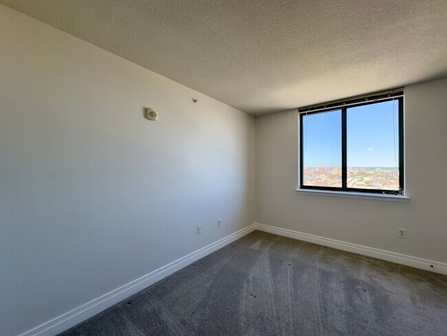 Building Photo - Charming 1 Bedroom/1 Bathroom Apartment Unit with In-Unit Laundry in Downtown Baltimore, MD!