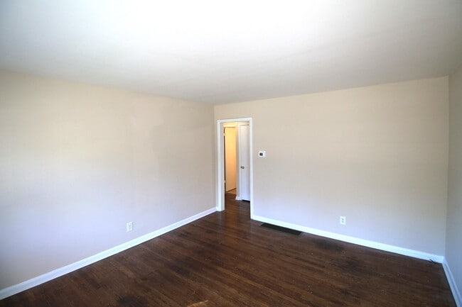 Building Photo - 155 1/2 Delmont Dr