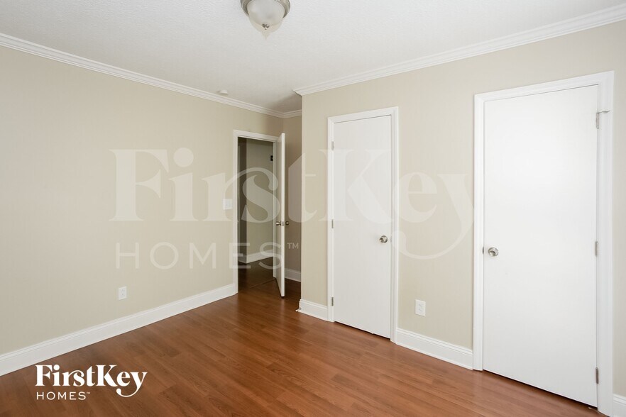 Building Photo - 10017 Topeka Dr