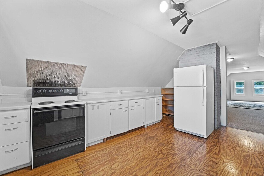 Building Photo - 322 W Wilson St