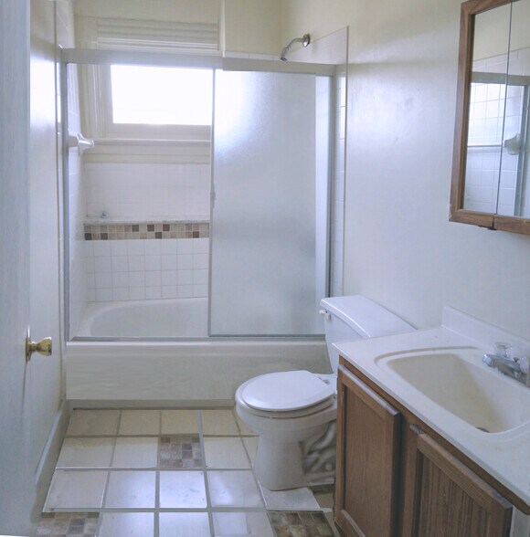 Master BATH - 1300 S 3rd St