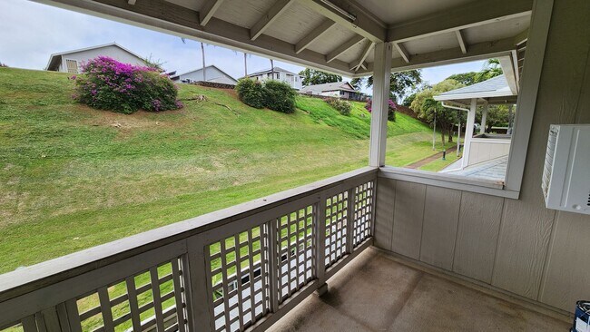 Building Photo - Partially Remodeled 1/1/1 in West Loch Fairways