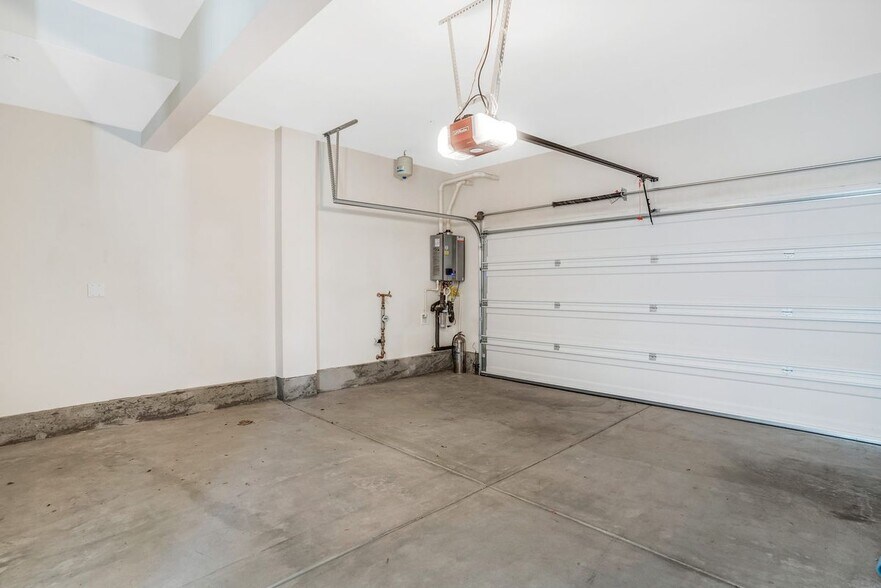 Building Photo - 5406 Beach Bluff Ln