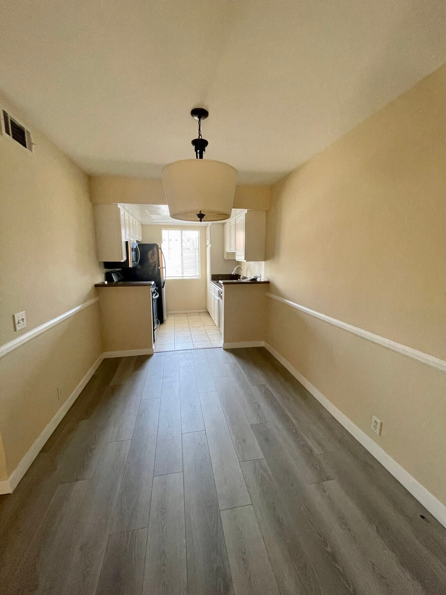 Dining room area - 10960 Bluffside Dr