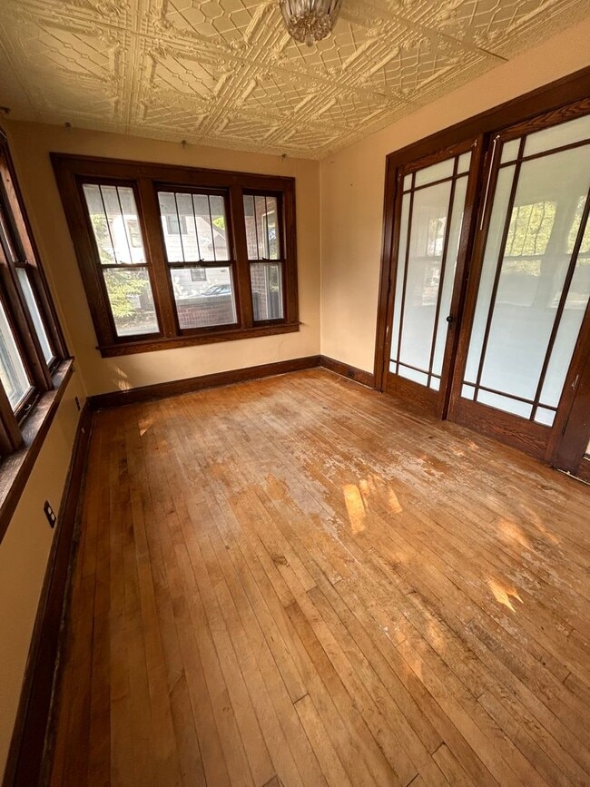 Building Photo - 3 Bedroom 1.5 Bath House