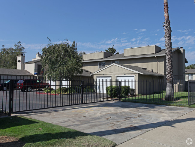 Primary Photo - Stonetree Townhomes Apartments