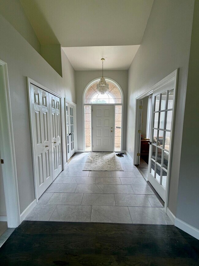 Building Photo - 6961 Suncrest Dr