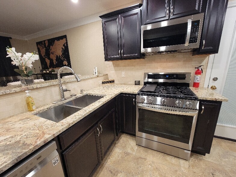 Building Photo - 1806 N 8th St