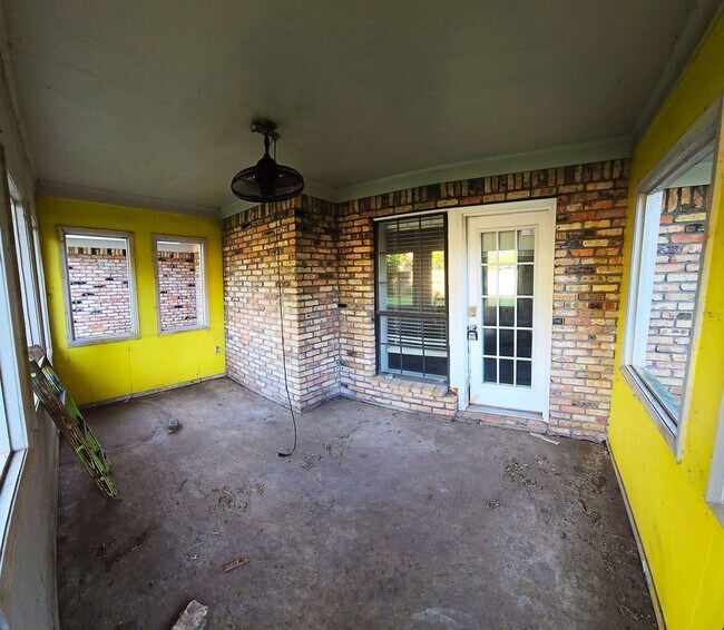 Building Photo - 6213 W Oxbow Loop