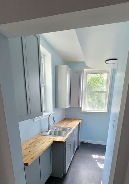 Building Photo - 7630 N Marshfield Ave