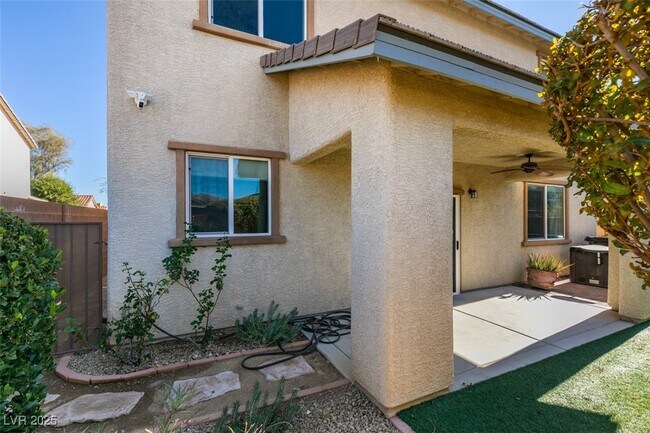 Building Photo - 10465 Saddle Mountain St