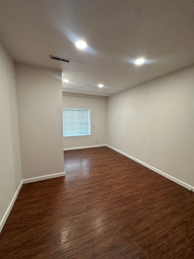 Building Photo - 1055 Leyden St