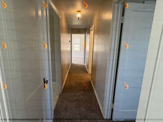 Building Photo - For Rent: 2 Bed | 1 Bath Home
