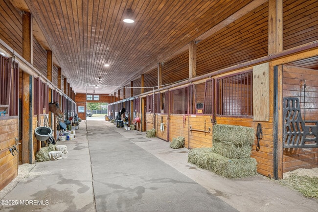 Building Photo - 52 Hill Rd