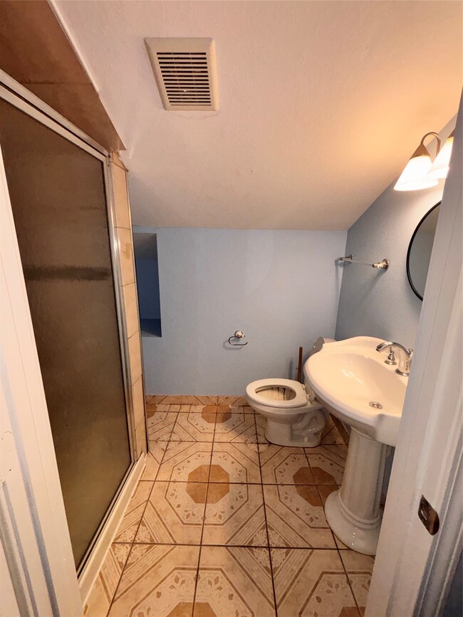 Building Photo - 7301 Ave