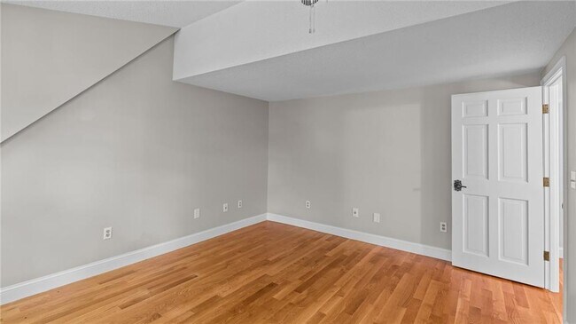 Building Photo - 54 Hillside Ave