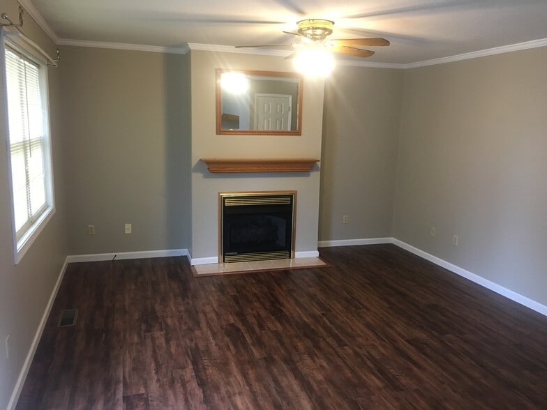 Building Photo - 745 Bradley Dr