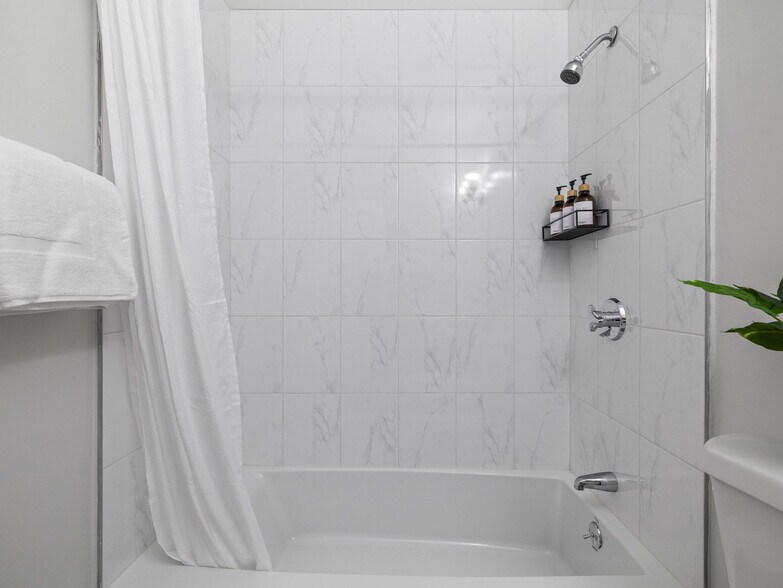 Building Photo - 110 Glen St