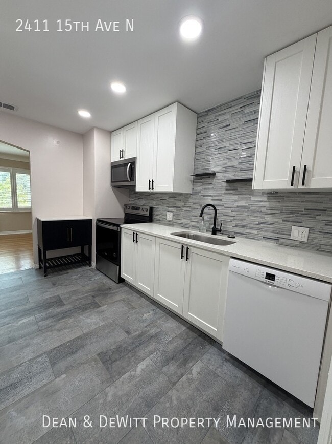 Building Photo - 2411 15th Ave N