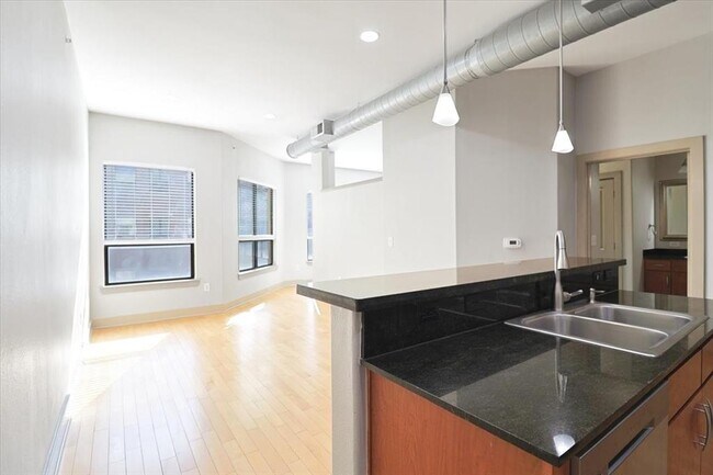 Building Photo - 1901 Post Oak Blvd