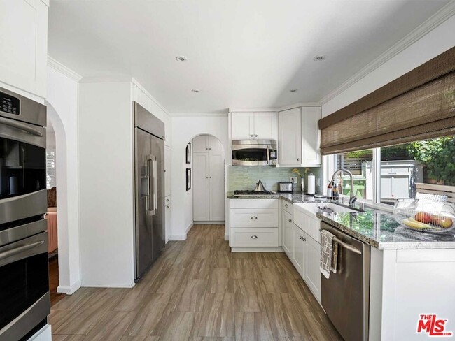Building Photo - 2898 Woodwardia Dr