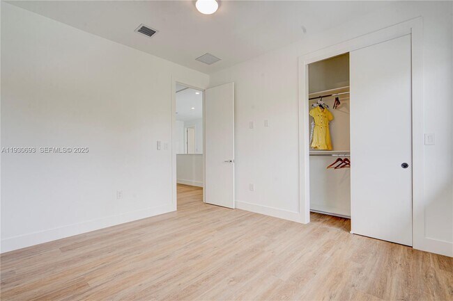 Building Photo - 1805 NW 22nd Ct