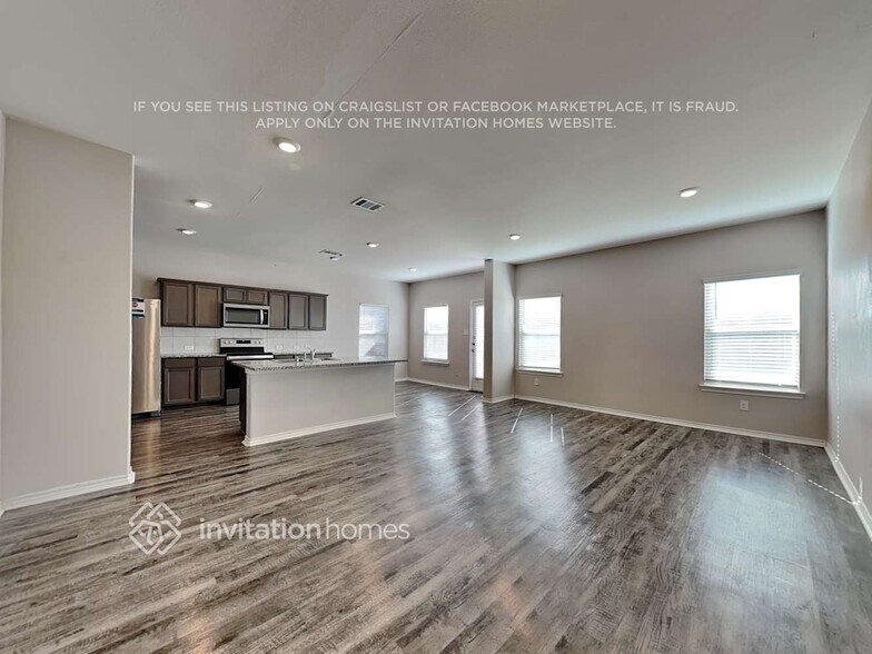 Building Photo - 800 Alton Dr