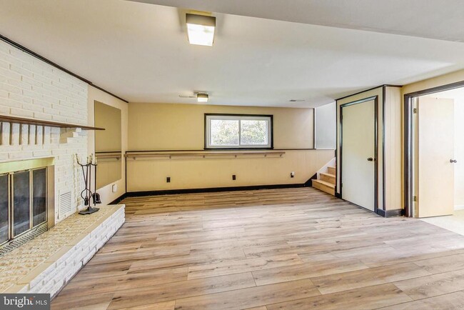Building Photo - 412 Walnut Dr