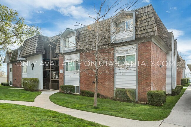 Building Photo - 1660 Willowbrook Dr