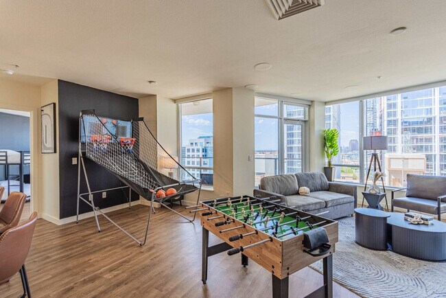 Building Photo - 44 W Monroe St