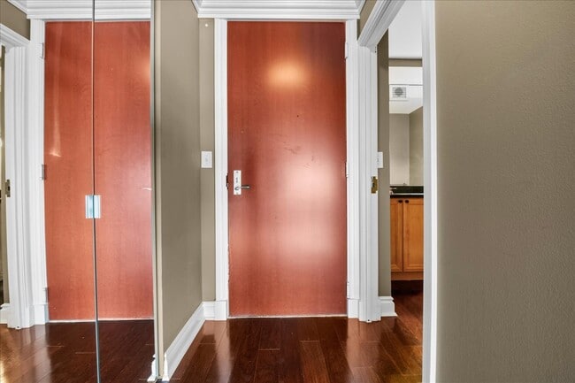 Building Photo - 300 Riverfront Dr