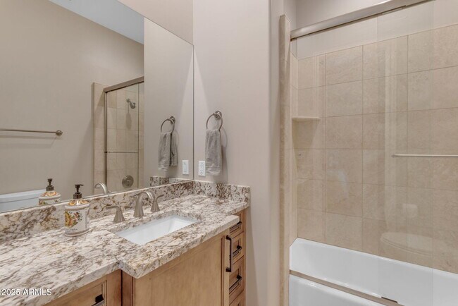 Building Photo - 6938 E Lomas Verdes Dr