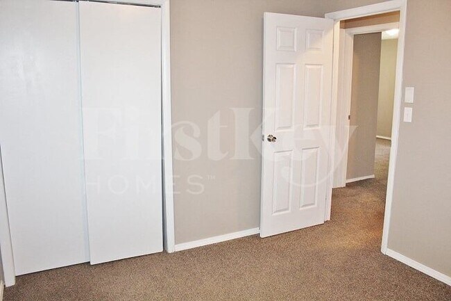 Building Photo - 4455 Stuart Dr