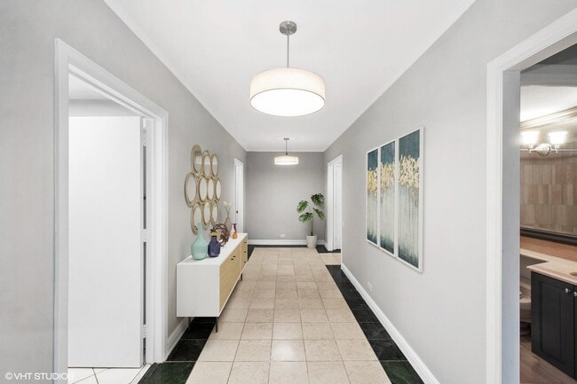 Building Photo - 161 E Chicago Ave