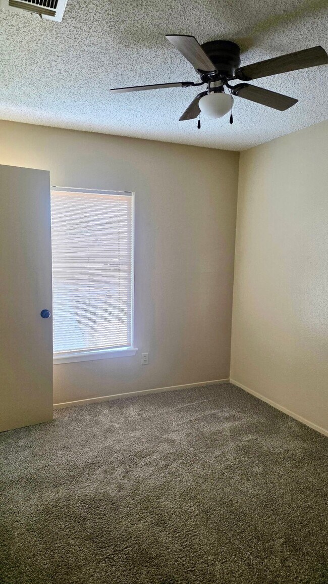 Building Photo - 12634 Newbrook Dr