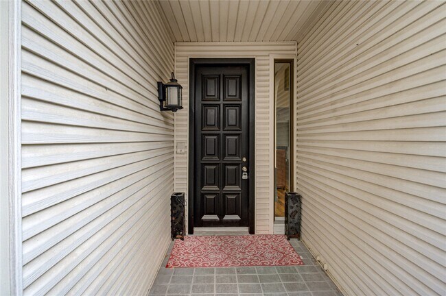 Building Photo - 2527 Potomac Dr