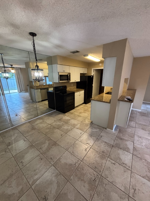 Building Photo - 3999 NW Cinnamon Tree Cir