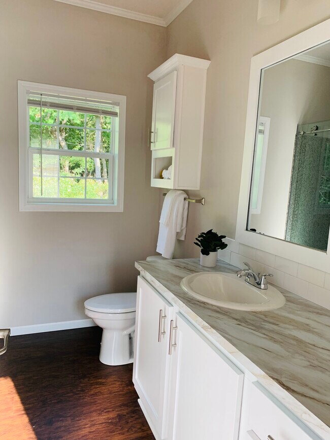 Building Photo - 549 Harvey St